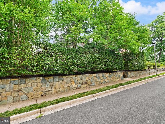4th image of 4843 Arlington Blvd