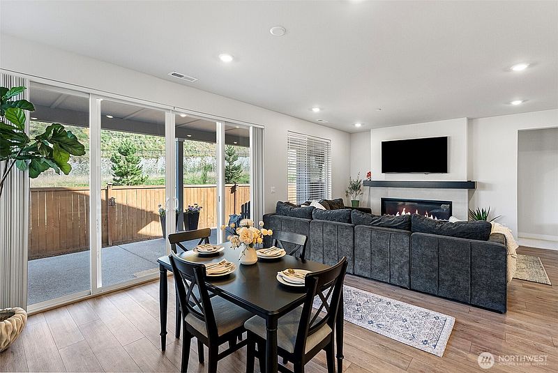 3rd image of 23606 Arbors Terrace Road NE