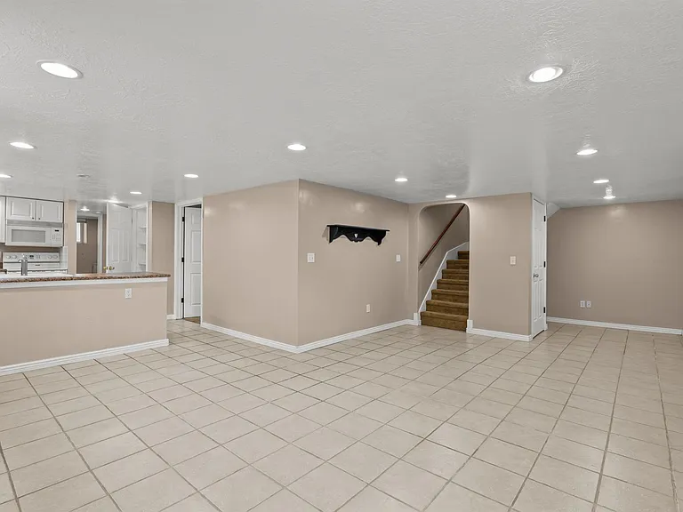 137 E 600 N — Photo 33