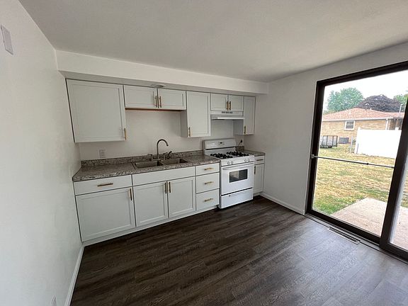 4th image of 105 Glendale St #1