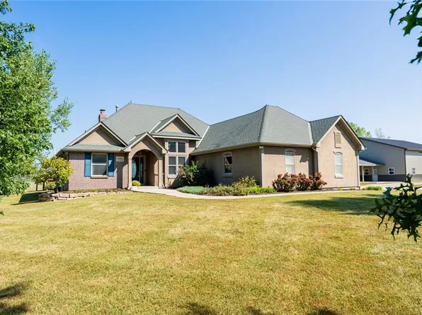 17410 Tower Rd, Basehor, KS 66007