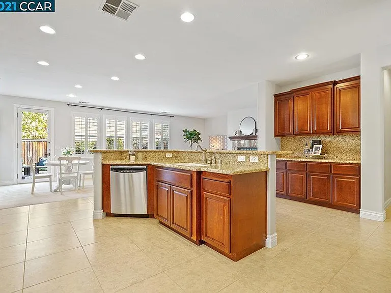 513 Wells Ct — Photo 14