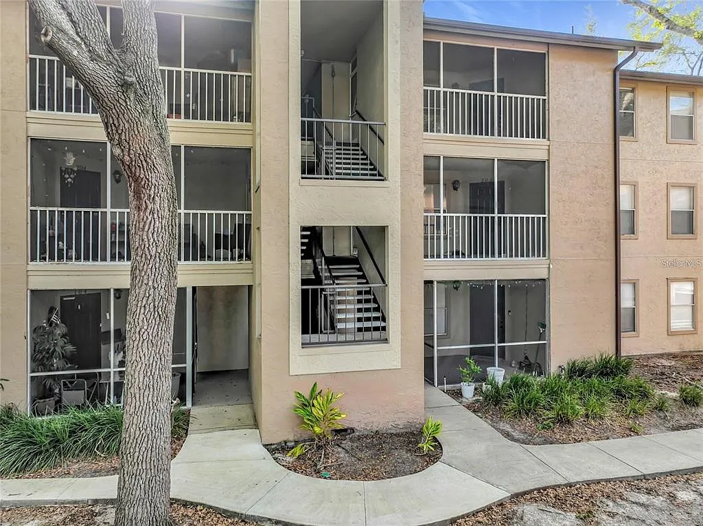 2 bed, 2.0 bath, 1019 sqft, $1,500 — Photo 2