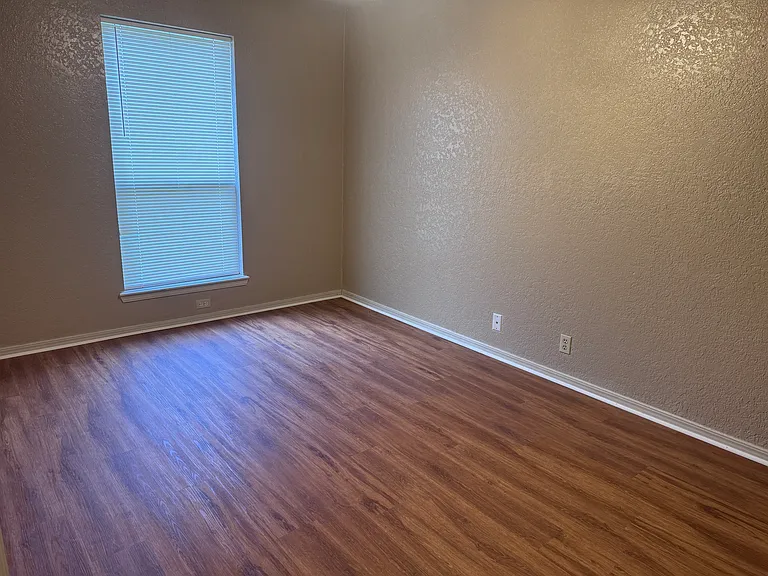417 Chartrand Ave #B — Photo 4