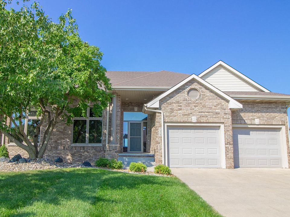 1st image of 859 Glen Oaks Ter