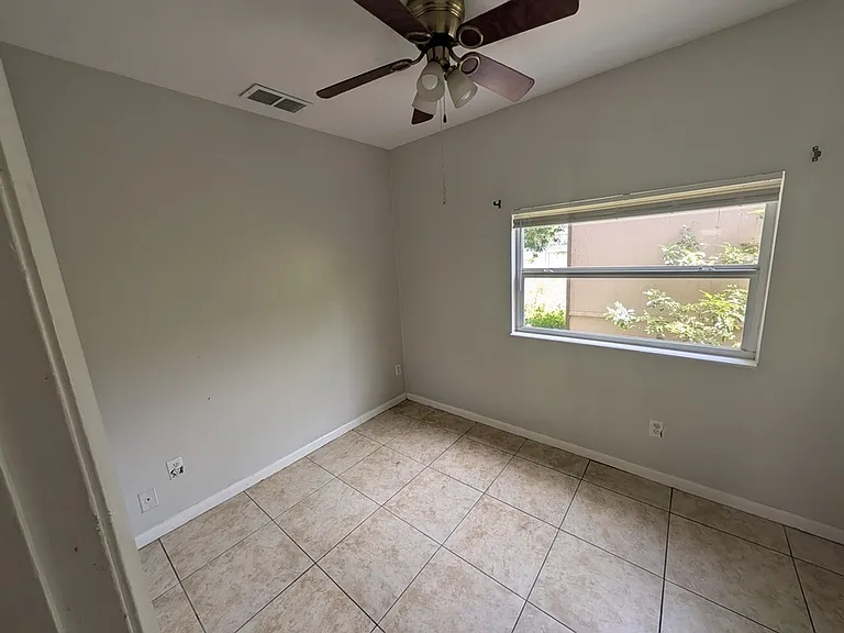 663 Avenue J NW #2 — Photo 5