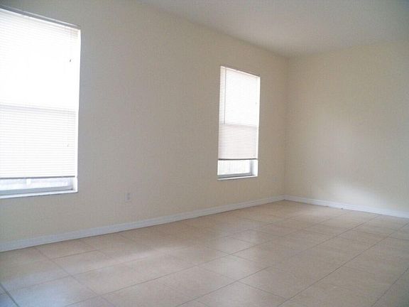 4th image of 5016 E 32nd Ave