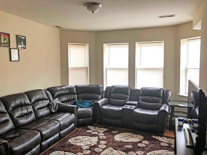 1st image of 2035 W Arthur Ave #1
