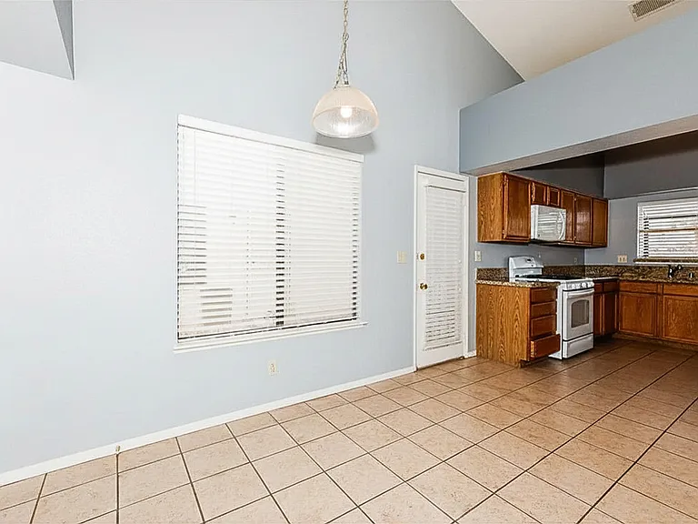 1780 Yellowwood Dr — Photo 13