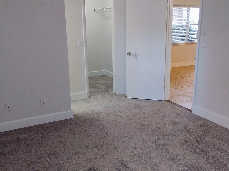 1067 York Way — Photo 20