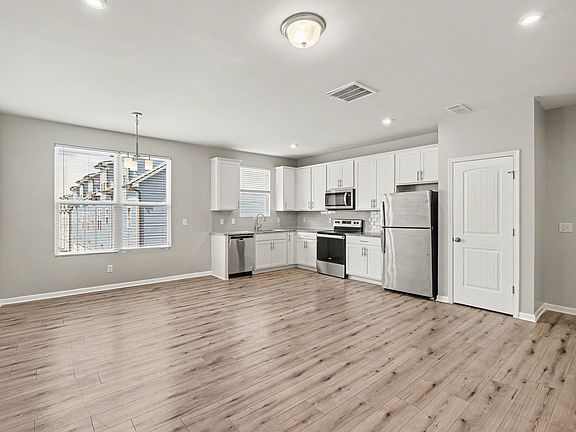 4th image of 1202 Foxton Ln