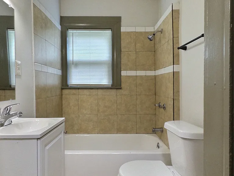 355 Dixie Broadway — Photo 9