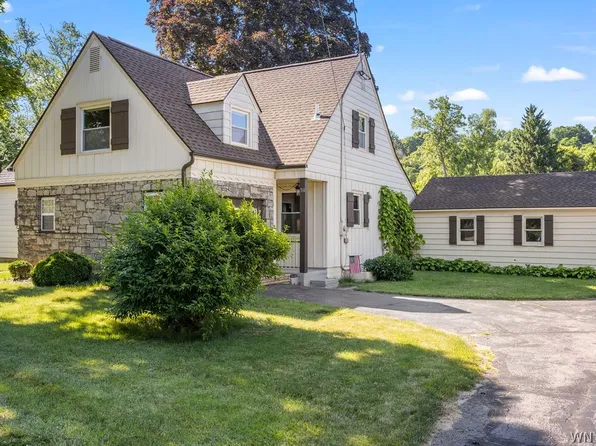 758 Ridge Rd, Lewiston, NY 14092