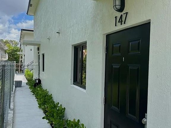 4th image of 147 NW 61st St