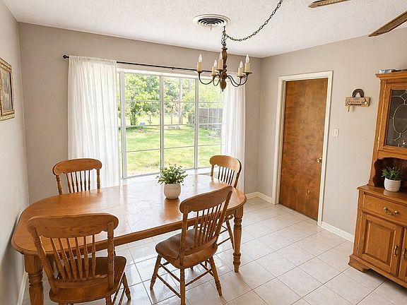 3rd image of 504 Aspen Rd