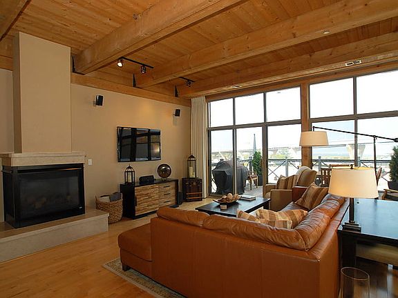 5th image of 601 E Erie St Unit 614