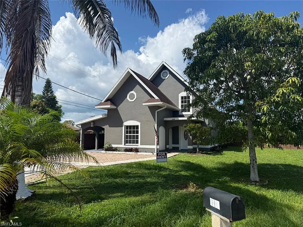 3 bed, 2.0 bath, 1781 sqft, $3,200 — Photo 2
