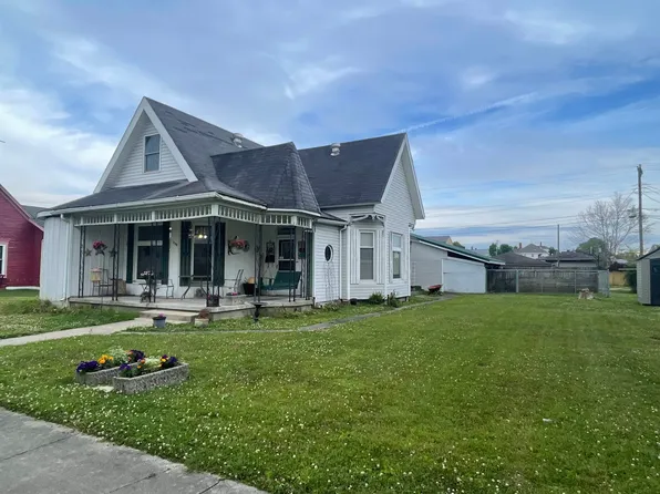 712 Oak St, Mitchell, IN 47446