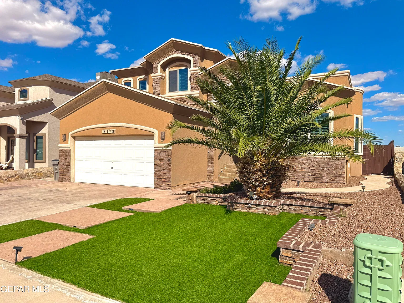 4 bed, 3.0 bath, 2033 sqft, $2,400 — Photo 2