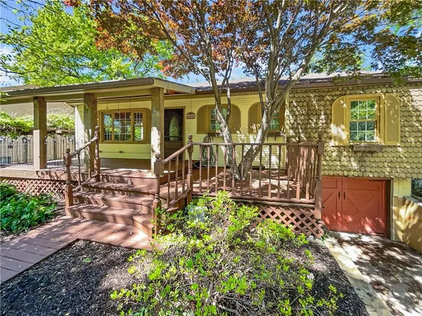 4416 N Elmwood Ave, Kansas City, MO 64117