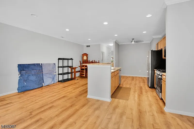 3 bed, 2.5 bath, $3,500 — Photo 4