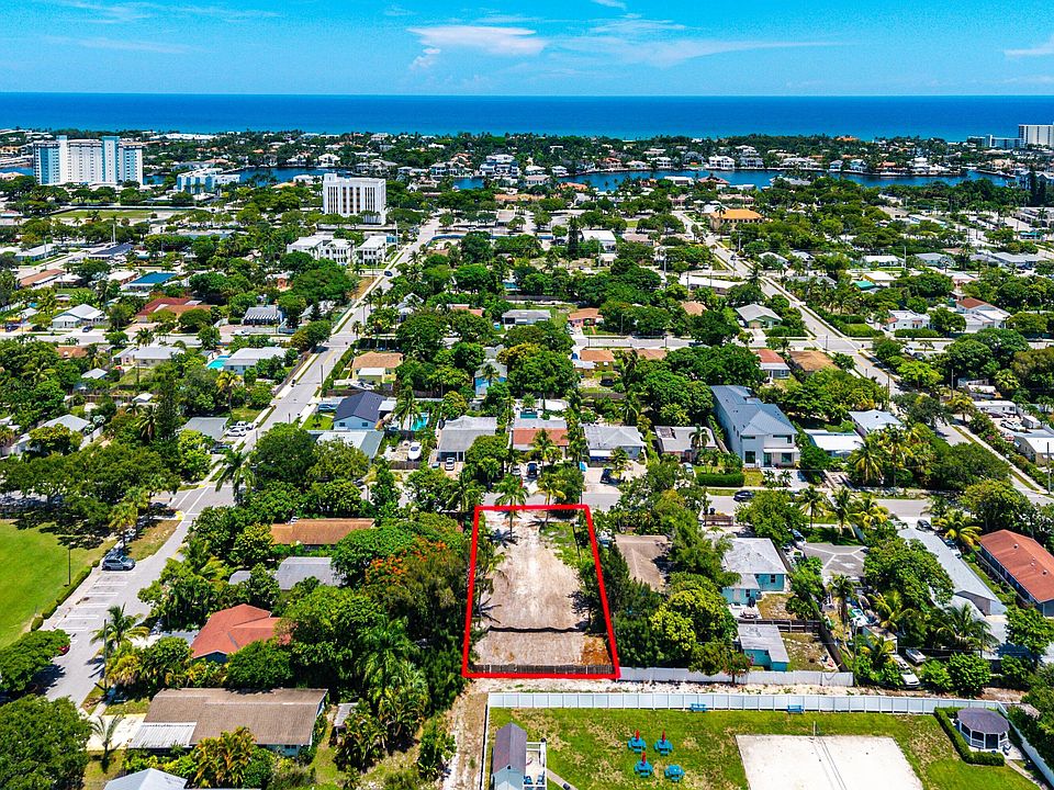 1st image of 814 SE 2nd Avenue
