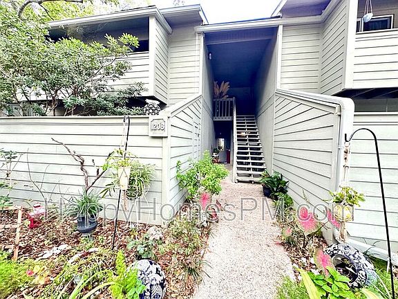 2nd image of 1208 Village Creek Ln APT 3
