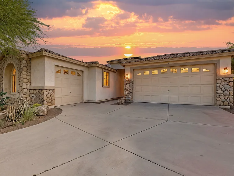 2123 W Maldonado Rd — Photo 1