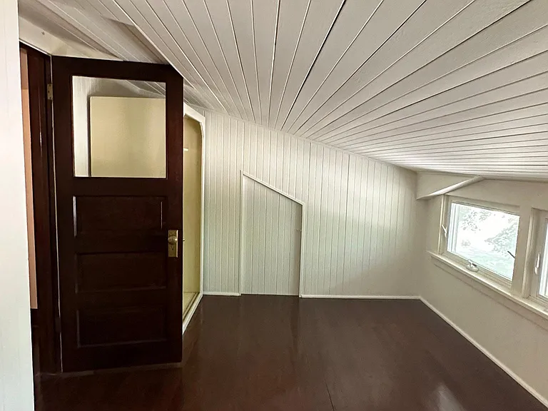 903 E 32nd Ave — Photo 22