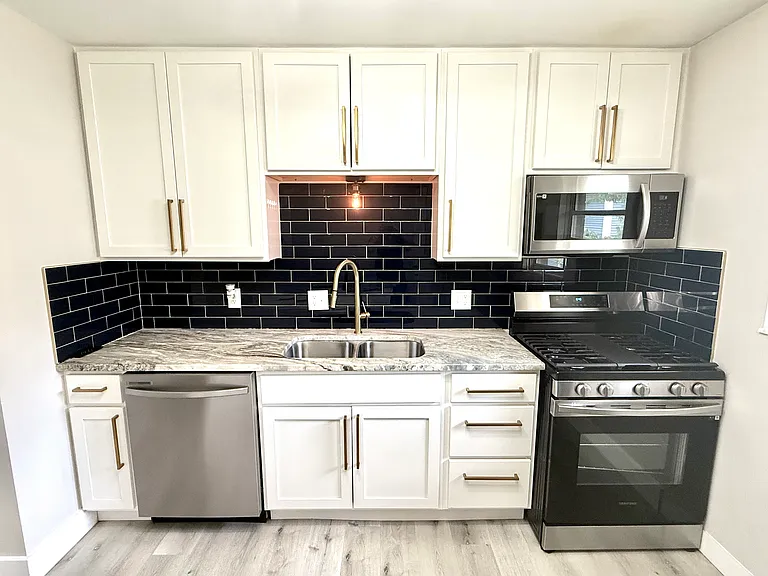 1541 Glenn Ave — Photo 4