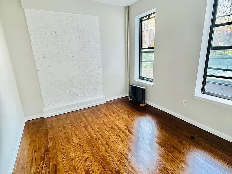 508 W 29th St #6 — Photo 5