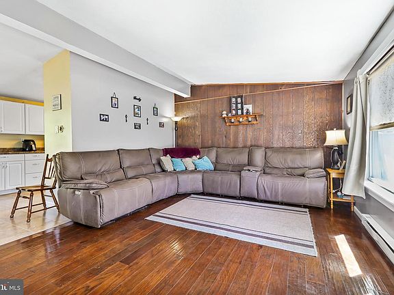 5th image of 22014 Arnold Ln SW