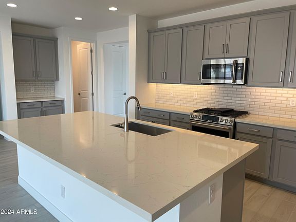 2nd image of 10270 W COLUMBUS Avenue