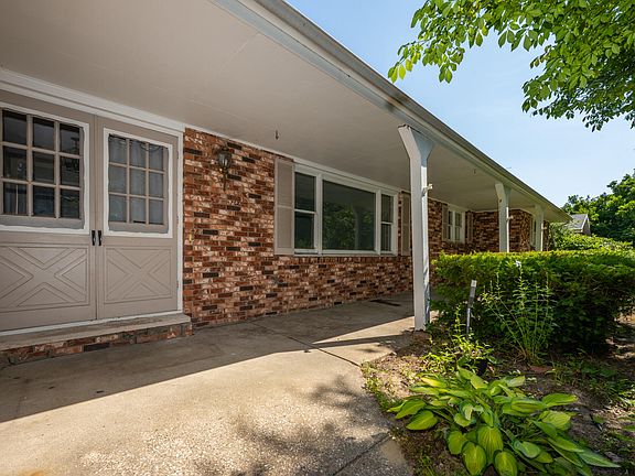 3rd image of 1765 Hacienda Dr