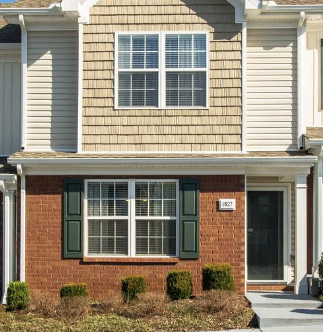 2 bed, 2.5 bath, 1300 sqft, $1,900 — Photo 1