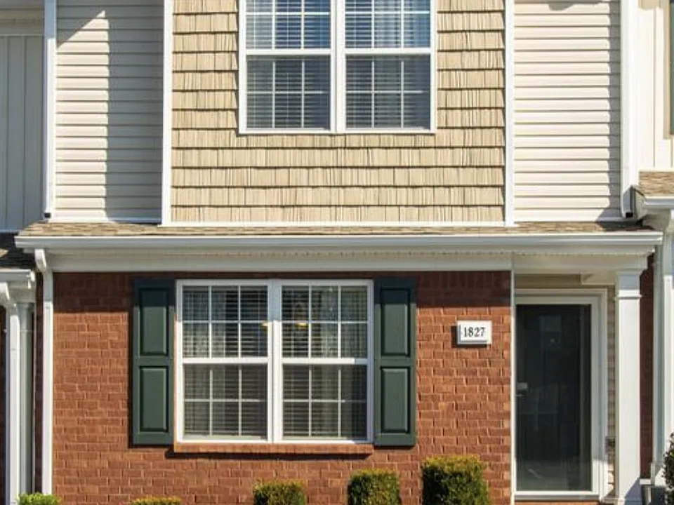 1827 Shaylin Loop