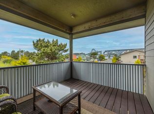 155 SW 27th St, Newport, OR 97365