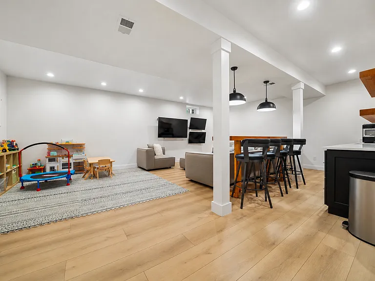 1233 Poplar Ave — Photo 30