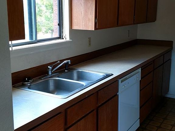 3rd image of 117 S 100 W APT 8
