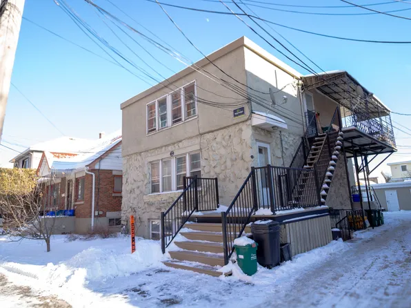 120 Barrette St #1, Ottawa, ON K1L 8A1