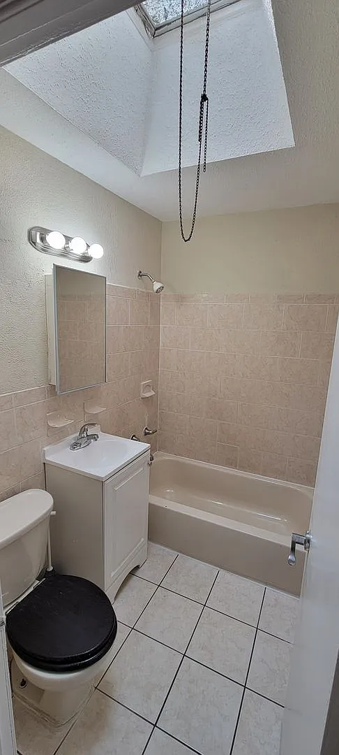 Large Home - Mayfair — Photo 2