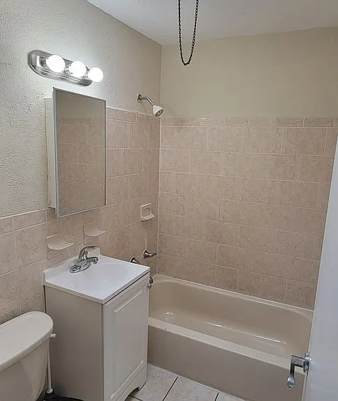 2152 Fanshawe St — Photo 2