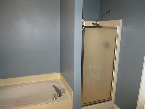 4th image of 379 Blair Dr W