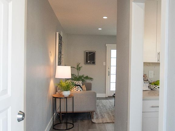 5th image of 415 Taper Avenue