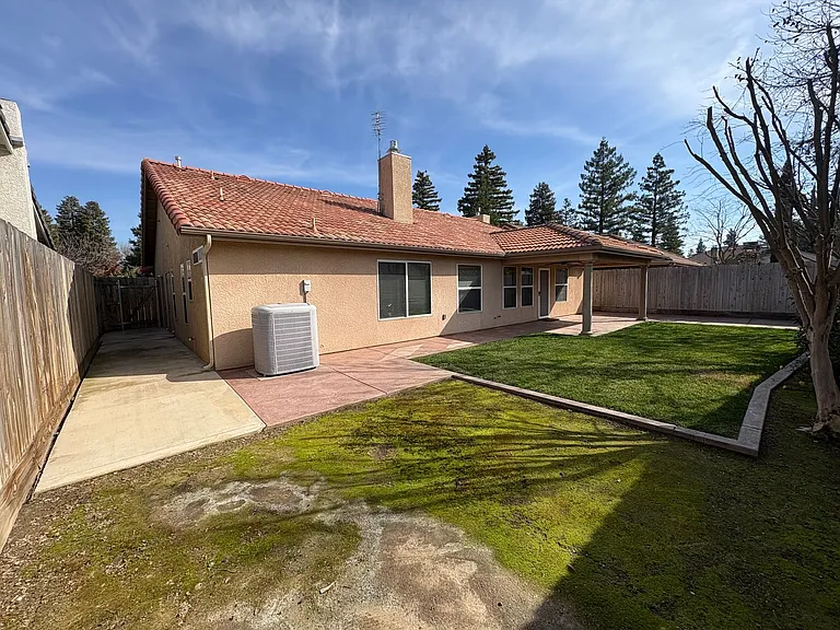 1031 N Crenshaw St — Photo 36