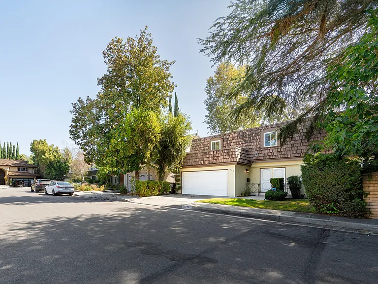 5400 Nagle Ave — Photo 35