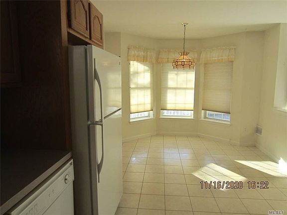 5th image of 5182 Village Cir E