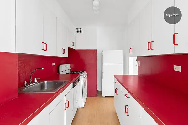 Sold by Triplemint | media 7