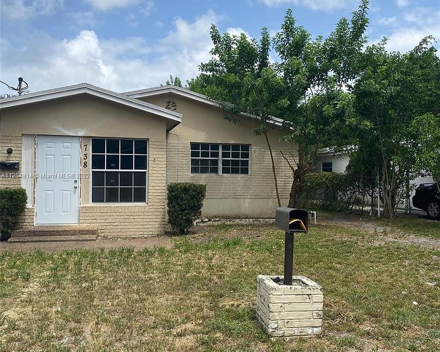1st image of 738 NW 15th Way