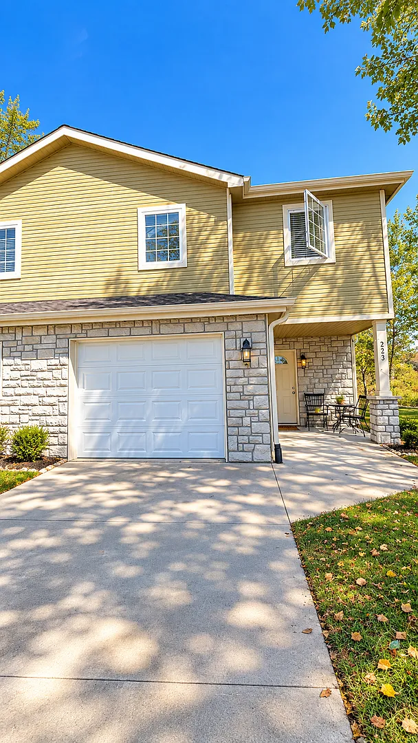 Welcome to Your Spacious New Home in the Heart of St. George! — Photo 1